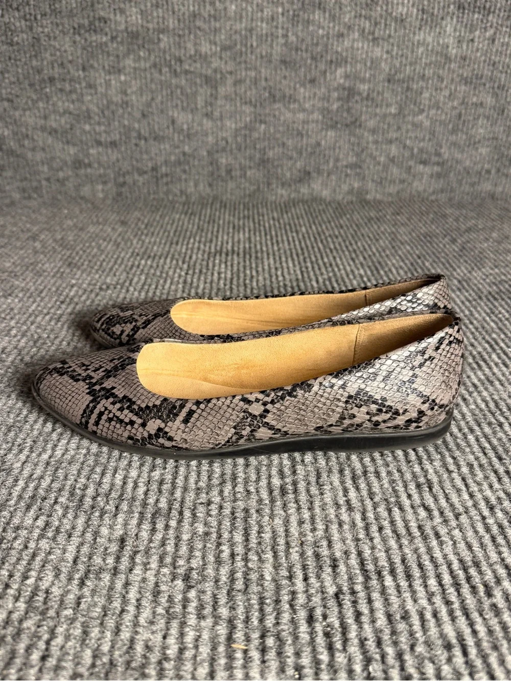 LifeStride Snakeskin Ballet Flats Grey Black Size 7.5 EUC